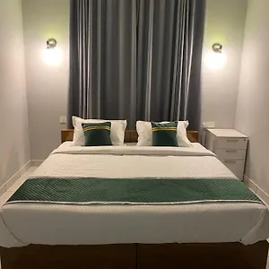 Bed & Breakfast Hollywood, Sultan Bathery